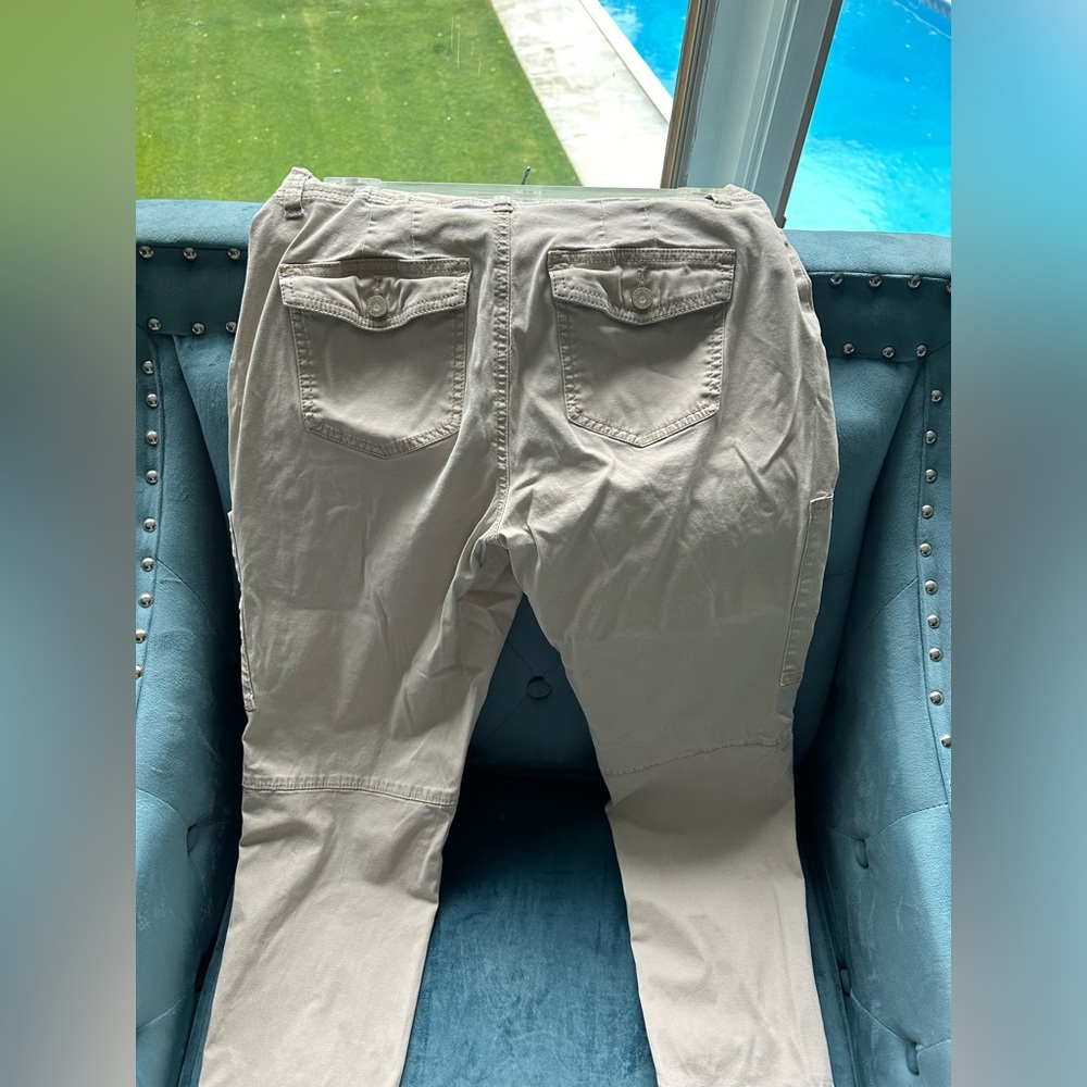 White House Black Market Capris pants.